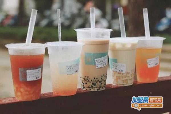 河堤上的猫加盟费