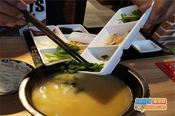 壹石壹锅回转火锅加盟费