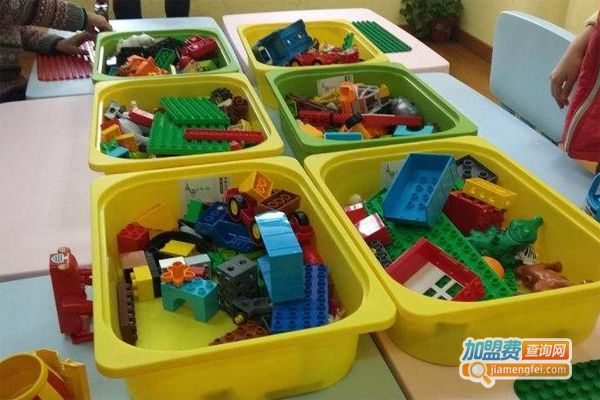 睿冠机器人教育加盟费