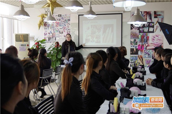 维丽娅美甲加盟费