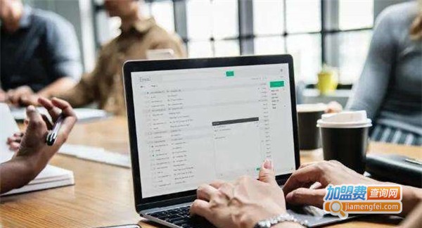 中枢教育加盟费