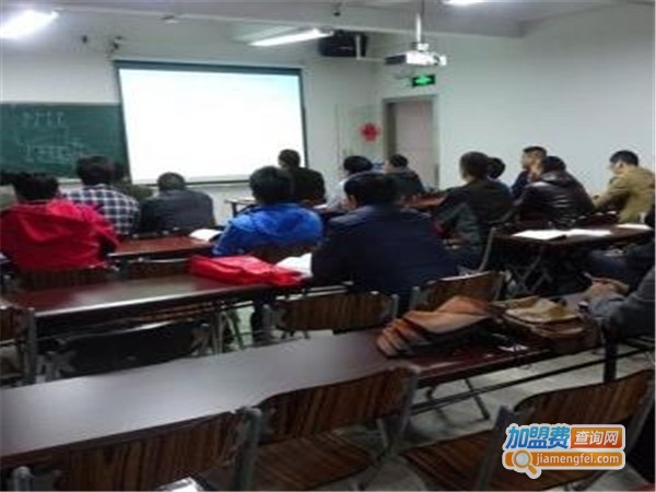 龙诚培训加盟费