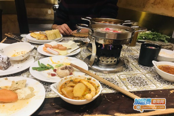火宴山火锅店
