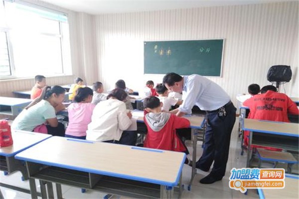 鸿博教育中心加盟费