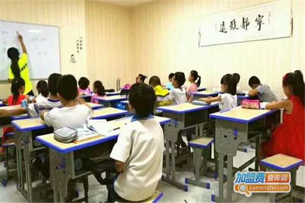 鸿博教育中心加盟费