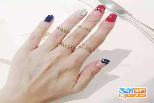 蓝之天美甲加盟费