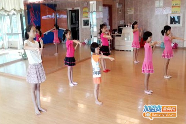 金色芭蕾美容连锁加盟