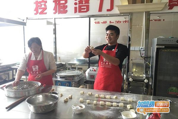 华飞餐饮培训加盟门店