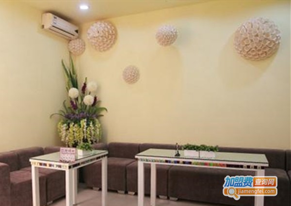 姗姗化妆培训加盟费