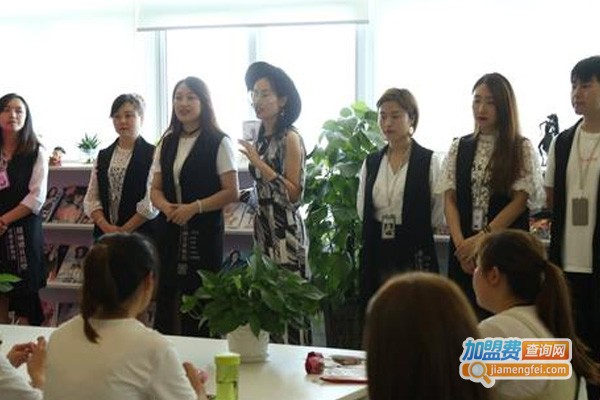 群丽化妆技能培训加盟费