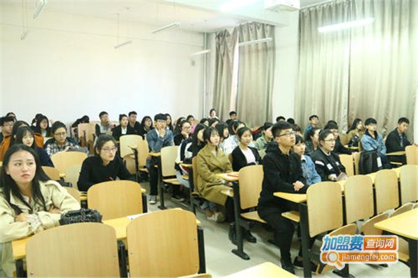 先锋外国语培训加盟费