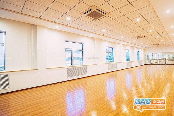 华翎舞蹈培训学校