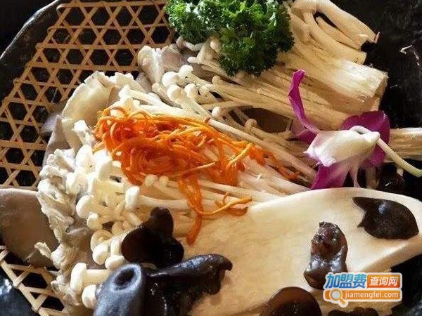 今捞猪肚鸡锅物料理