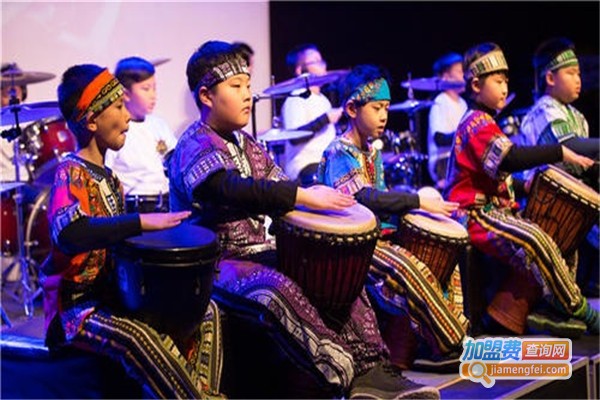 鼓动青春艺术加盟费