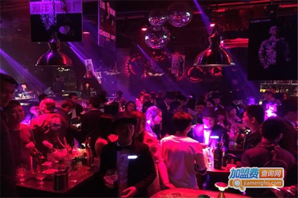 书和酒吧加盟_开店加盟书和酒吧，致富成为现实！