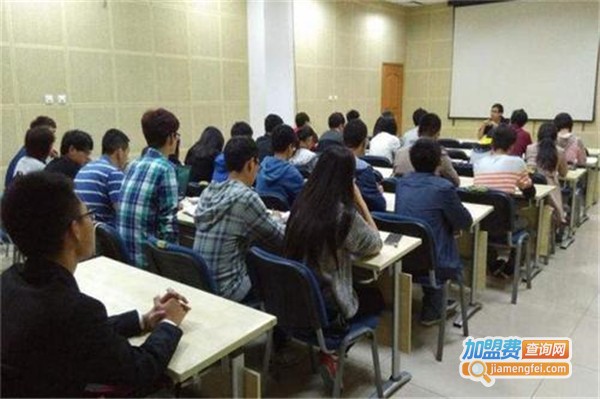 鸿鹏教育加盟费