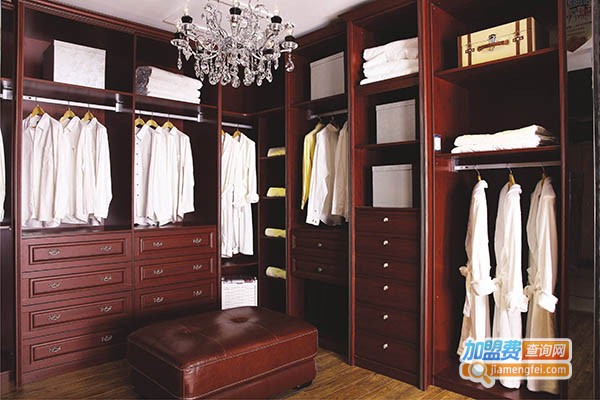 展志天华衣加盟门店