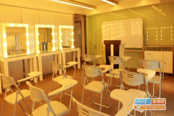 名影时尚造型培训加盟费