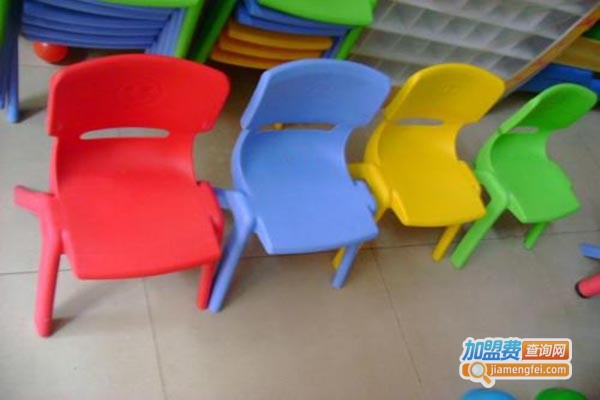 明学儿童桌椅加盟门店