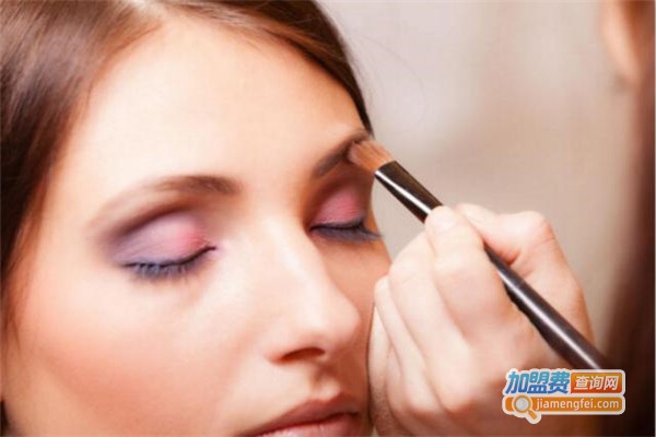 路璐化妆造型培训加盟费