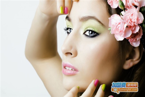 路璐化妆造型培训加盟费