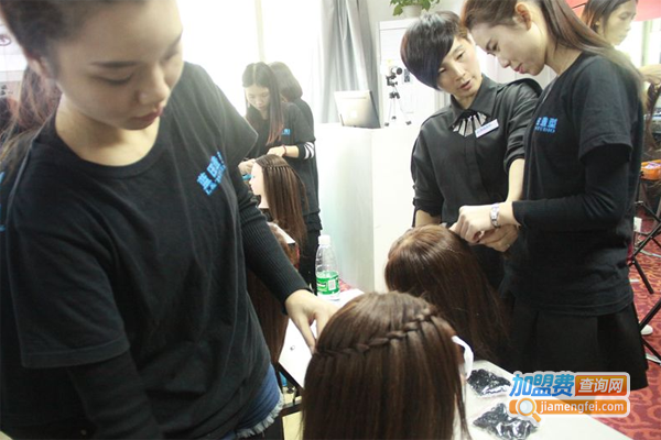 名影时尚造型培训加盟费