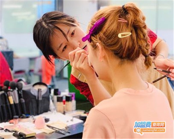 柯模思化妆学校加盟费