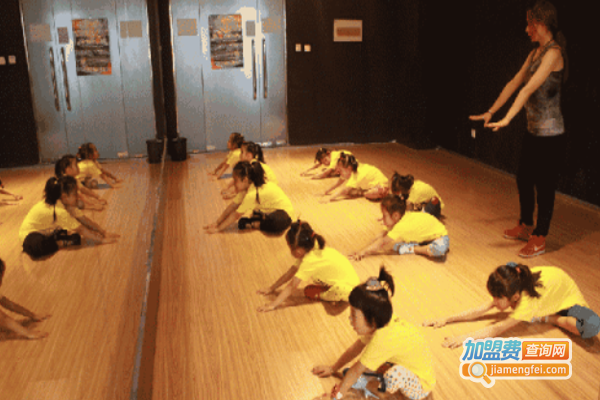 皇后舞蹈培训加盟费