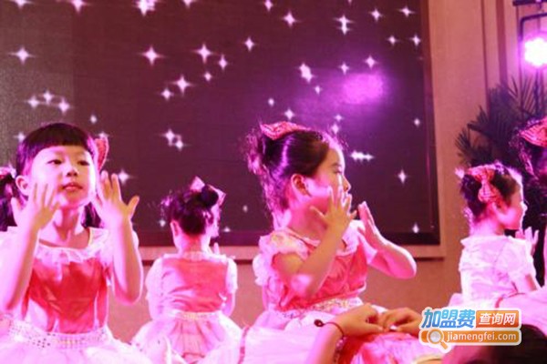 小脚丫舞蹈