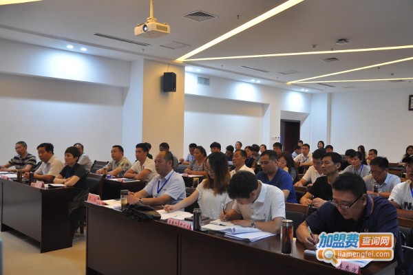 烛龙伟业教育加盟