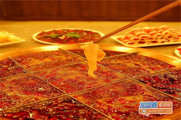 亮板凳老灶火锅加盟费