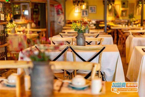 爱逛逛Maroon Box主题餐厅加盟费