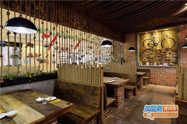 爱逛逛Maroon Box主题餐厅加盟费