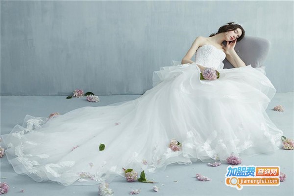 圣卡洛琳婚纱加盟费