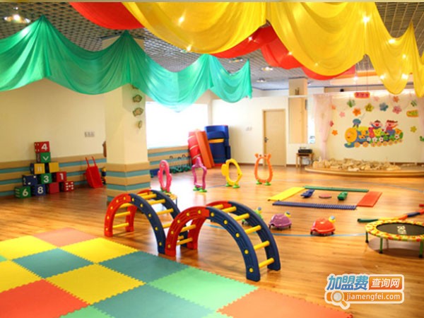 筑锐安亲托管加盟费