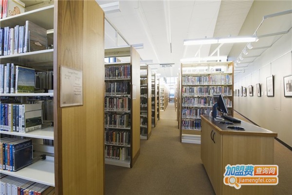 小逗号儿童书店加盟费