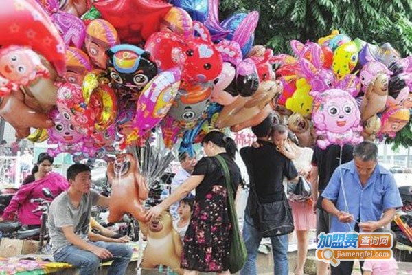 酷玩天下街头玩具加盟门店