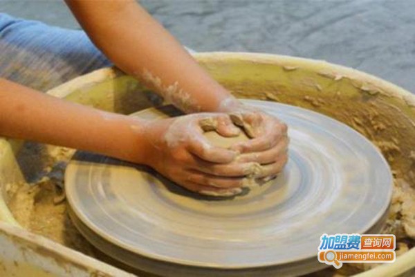 艺彩风车陶吧加盟费