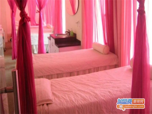 露卡美容加盟费