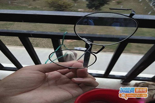 好奇镜片加盟门店