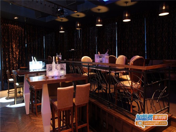 凤凰阁旋转餐厅加盟门店