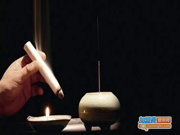 艾上艾艾灸加盟_加盟艾上艾艾灸，一年就赚很多！