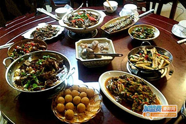 醉湘厨·三菜一汤湘菜馆