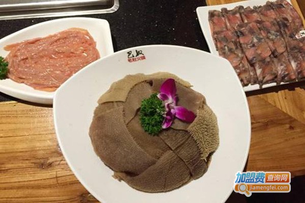 珍巴奴毛肚牛肉小火锅加盟