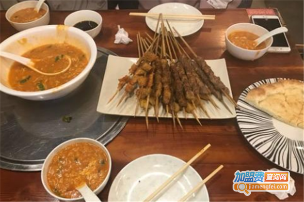 炭花烤场·涮肚羊蝎子火锅加盟费