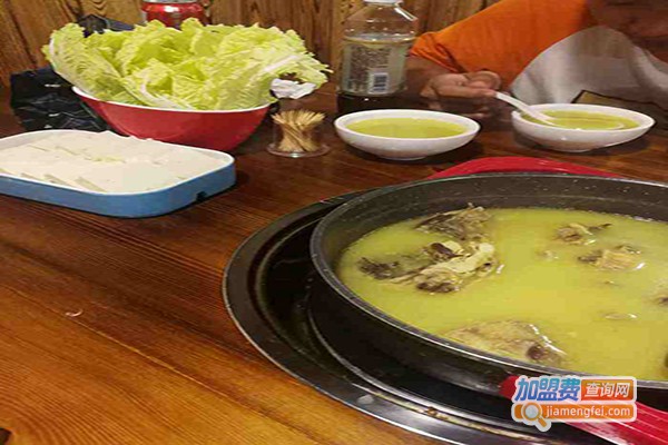 三糖煮厨?先喝汤的火锅加盟门店