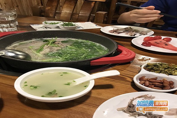 三糖煮厨?先喝汤的火锅加盟门店