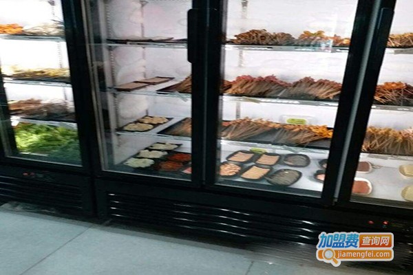 牵佰胃·小聚串串香加盟门店