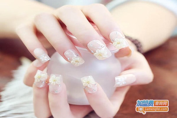 她&她美甲加盟费