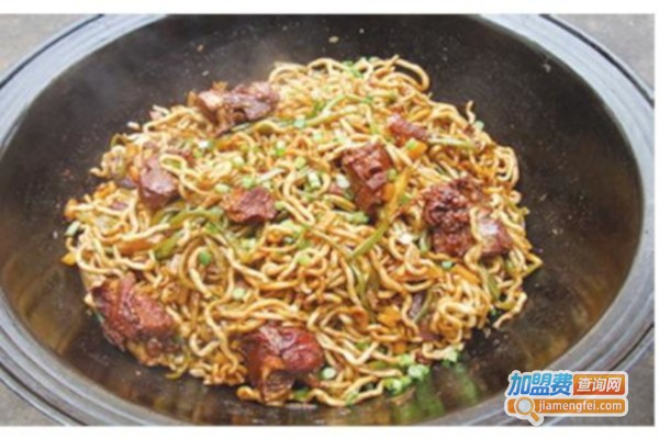 秦一锅铁锅焖面加盟费